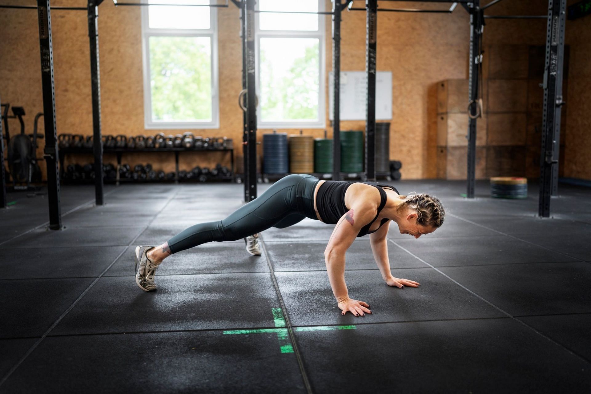 Burpees. (Image via Freepik)